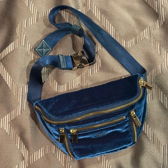 Free People Caraa velvet sling bag - Picture 5 of 9